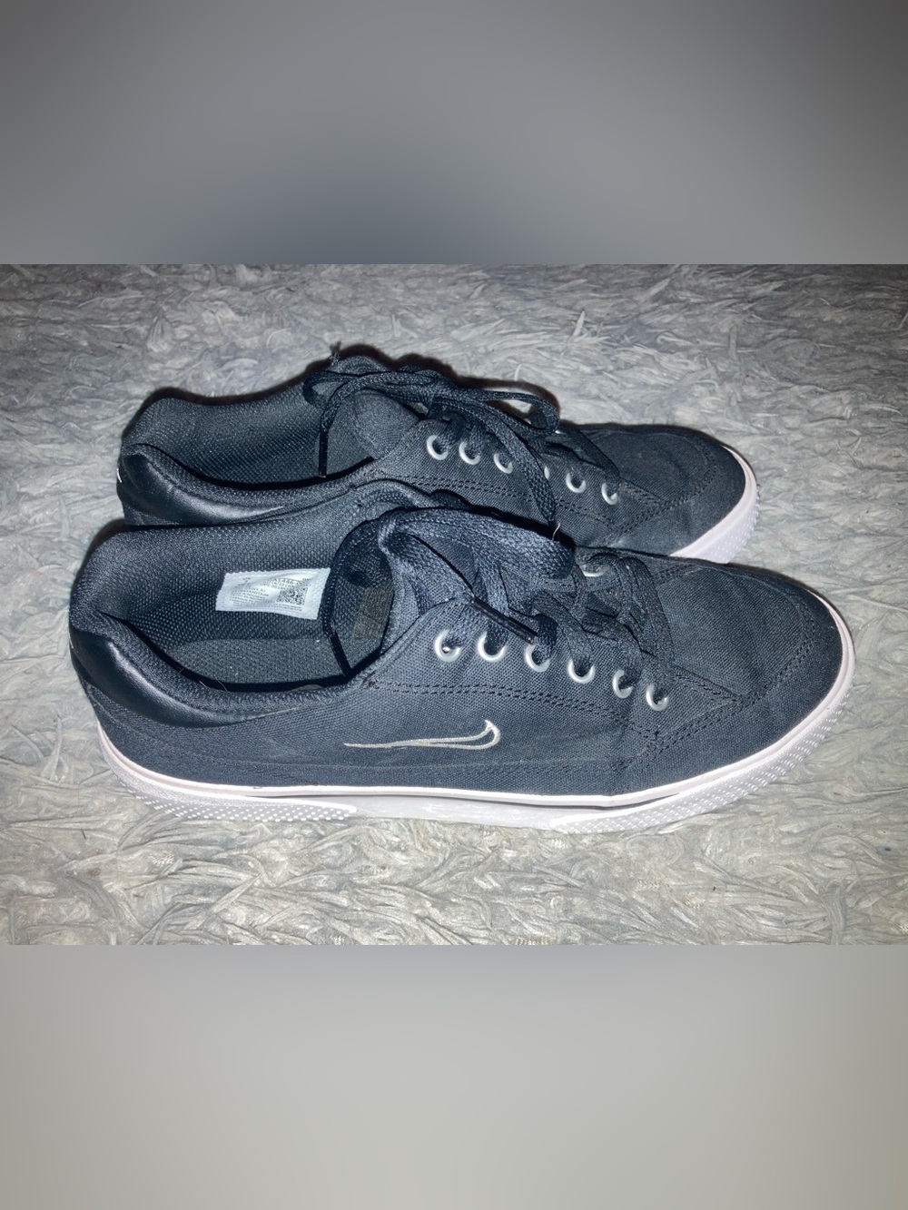 Nike Men’s Black Low-Top Canvas Sneakers